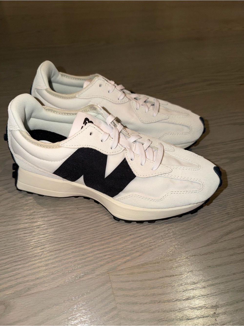 New Balance 327 White Sneakers with Black 'N' Accent Sz 8.5